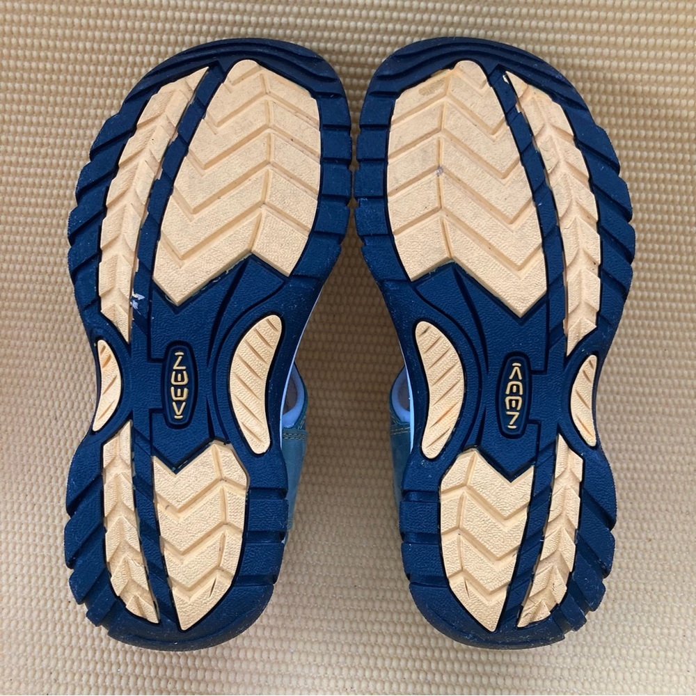Keen hiking sandals women’s 7.5 color green - Picture 6 of 8